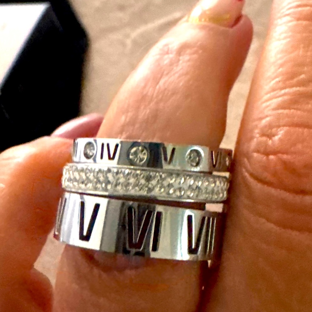 Beautiful trio ring